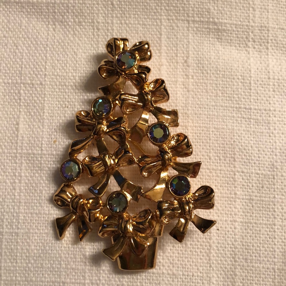 Avon brooch